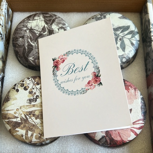 Gift box of 4 soy wax candles Scents:French Vanilla, Lavender, Freesia, Rosemary - Picture 3 of 14